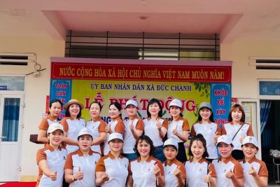 CB,GV,NV trường TH Đức Chánh hưởng ứng ngày chạy Olympic vì sức khoẻ toàn dân năm 2023